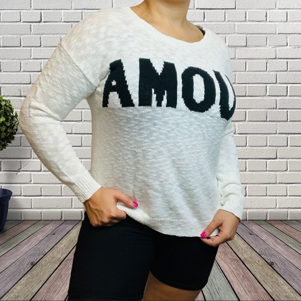 Forever 21 Sweater Graphic Amour Solid White Pullover Sweater crew neck size S